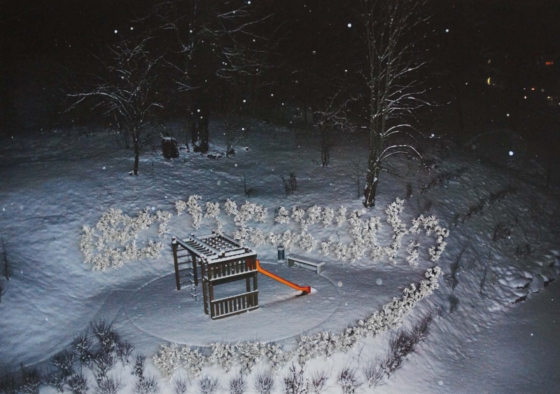 in FotoFaden, embroidered image (Winterbild-Kinderspielplatz), 70x100cm, 2015.jpg