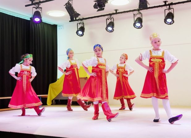 Мир музыки живи в веках…