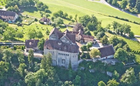 Как в Швейцарии управляют замками?