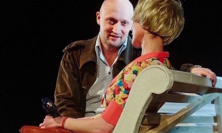 Он её обманул. Она его обманула. Спектакль "Скамейка".