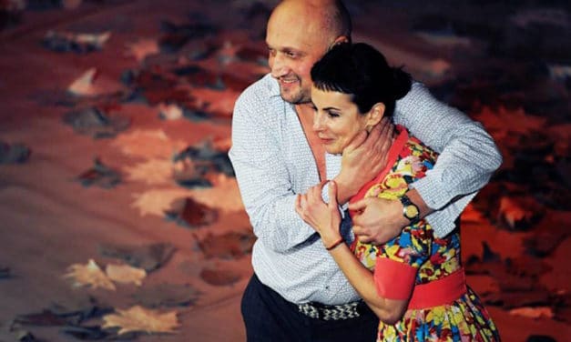 Обворожительная романтика 80-х и несравненные Гоша Куценко и Ирина Апексимова в спектакле "Скамейка".