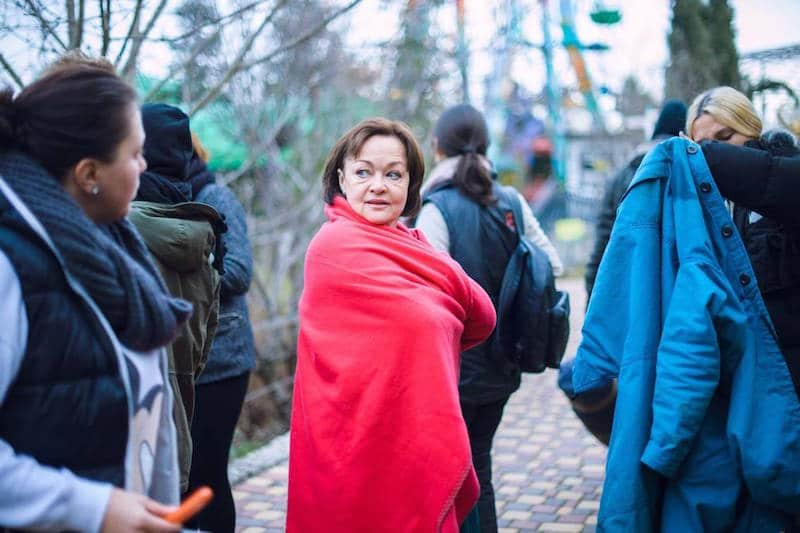 Человек нуждается в тепле в любое время года.