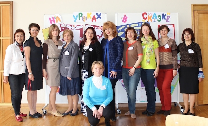 Коллектив "Сказки" на педагогическом семинаре в Цюрихе. Пятая слева - директор центра Елена Кохонова, справа от неё - доктор наук, автор учебников для детей-билингвов Елизавета Хамраева. 2014 г.