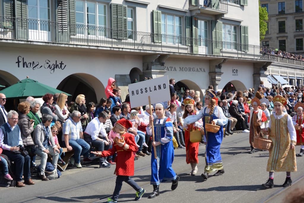 В Цюрихе традиционно гадали на снеговике