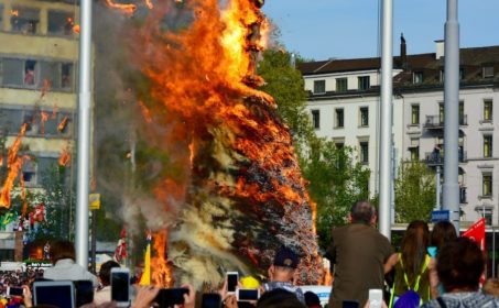 В Цюрихе традиционно гадали на снеговике