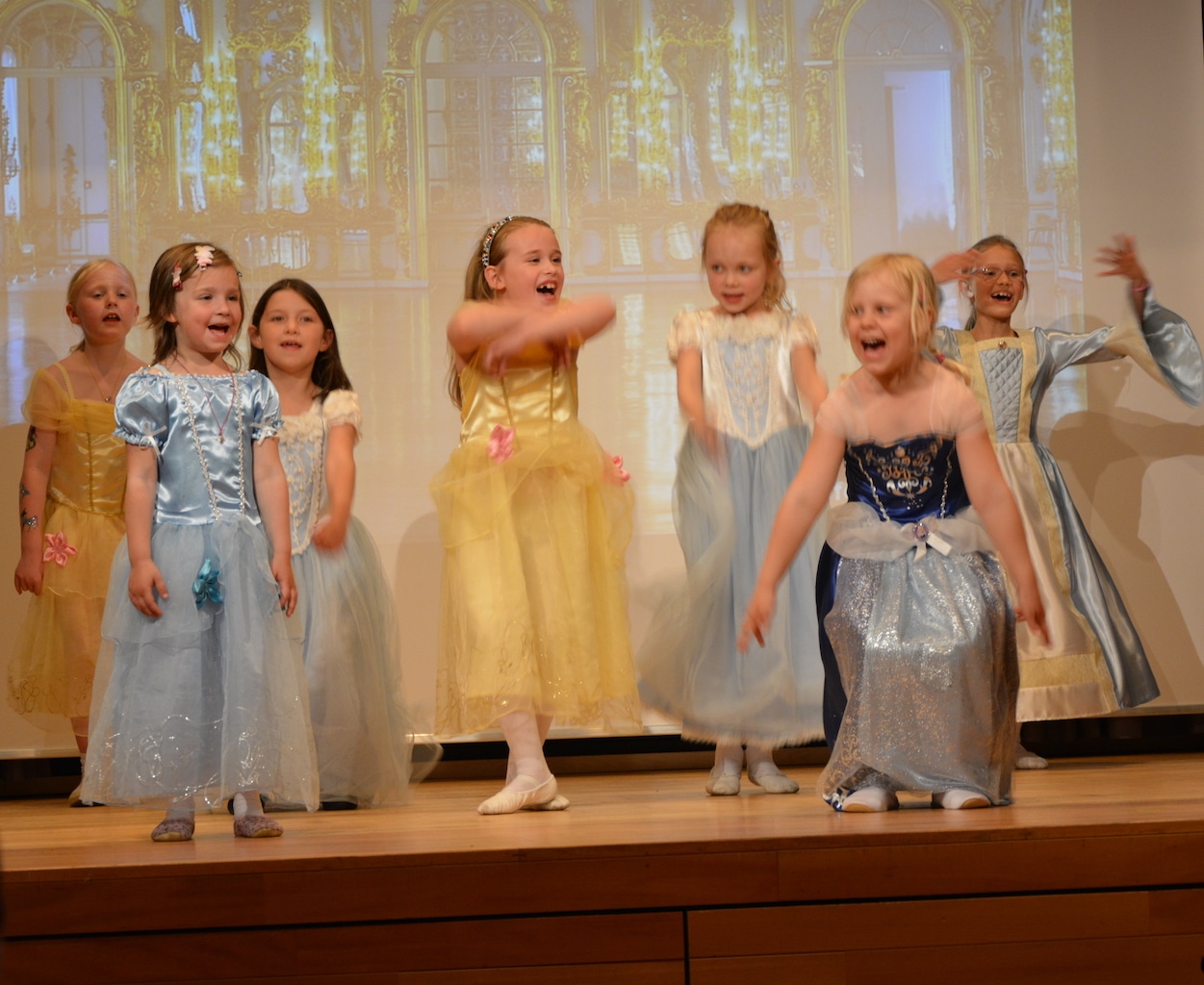 В детском мюзикле рядом с классикой весело и легко прозвучал модерн.