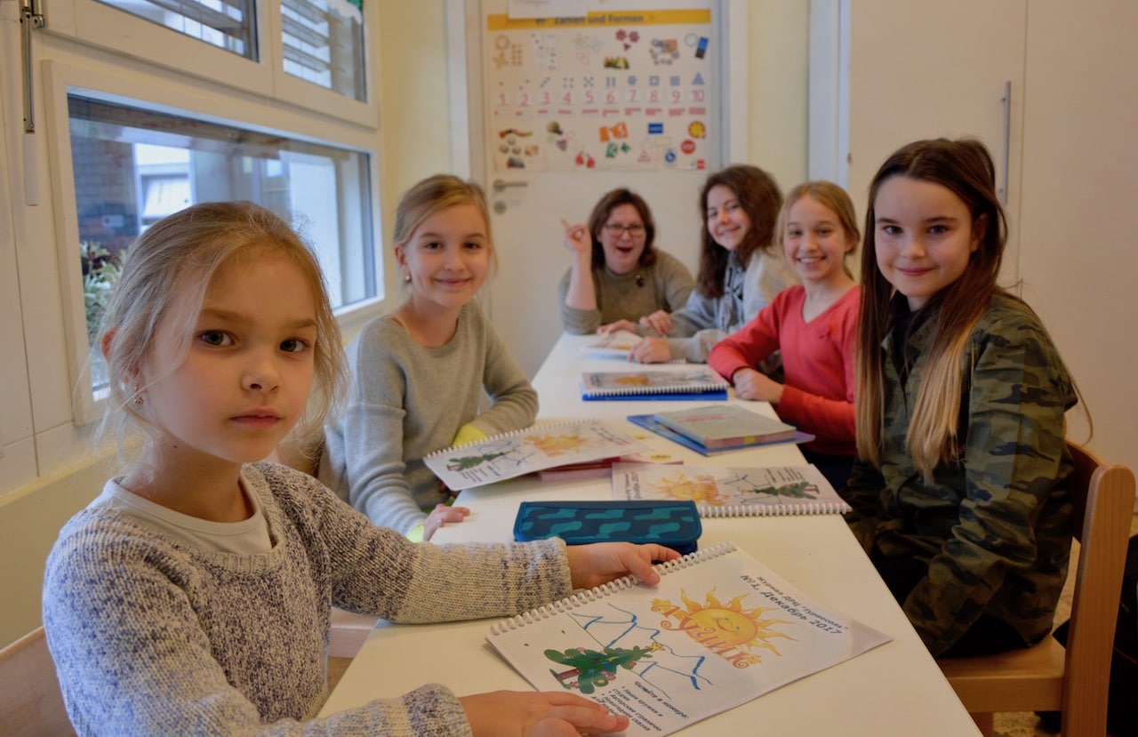 К юбилею "Турнесоля" школьники издали журнал "Лучик" на русском языке. (forall.swiss)