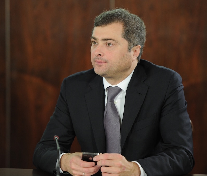 Владислав Сурков на заседании Федерального координационного совета Общероссийского народного фронта в мэрии на Новом Арбате, Москва. 2011 г. (© Government.ru)