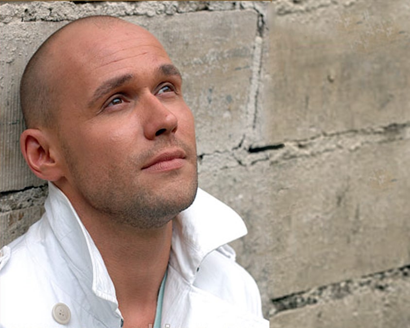 Максим Аверин в моноспектакле «Все начинается с любви…»