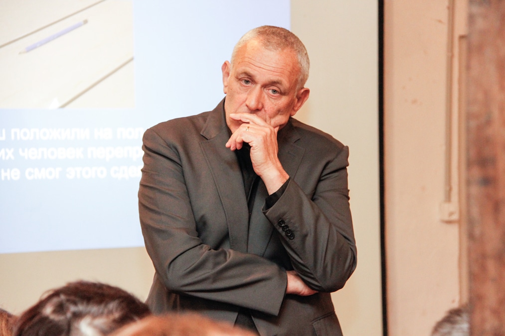 «Броуновское движение» романтика Сергея Хазанова