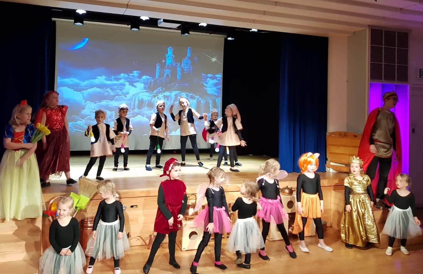 В спектаклях заняты все дети, у каждого ребенка главная роль. (Mamut-center)