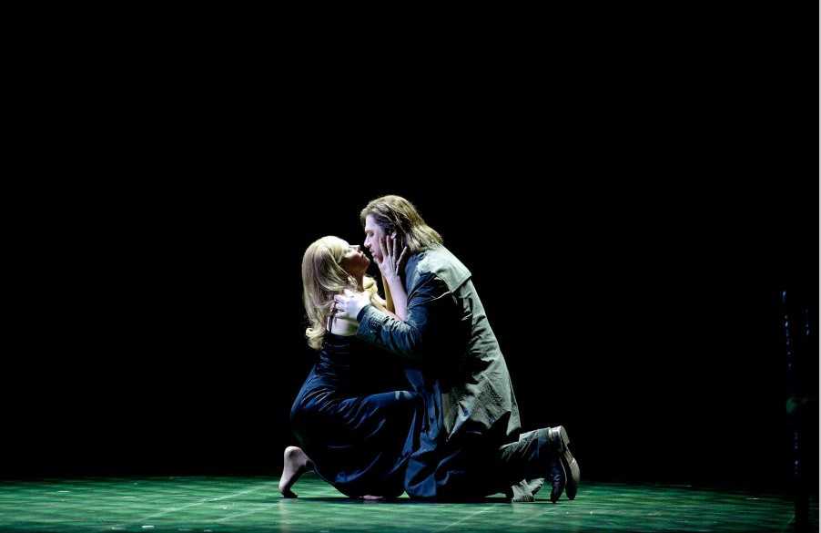 Лиза (Татьяна Моногарова) и Герман (Александр Антоненко) (© Monika Rittershaus/Zurich Opera)