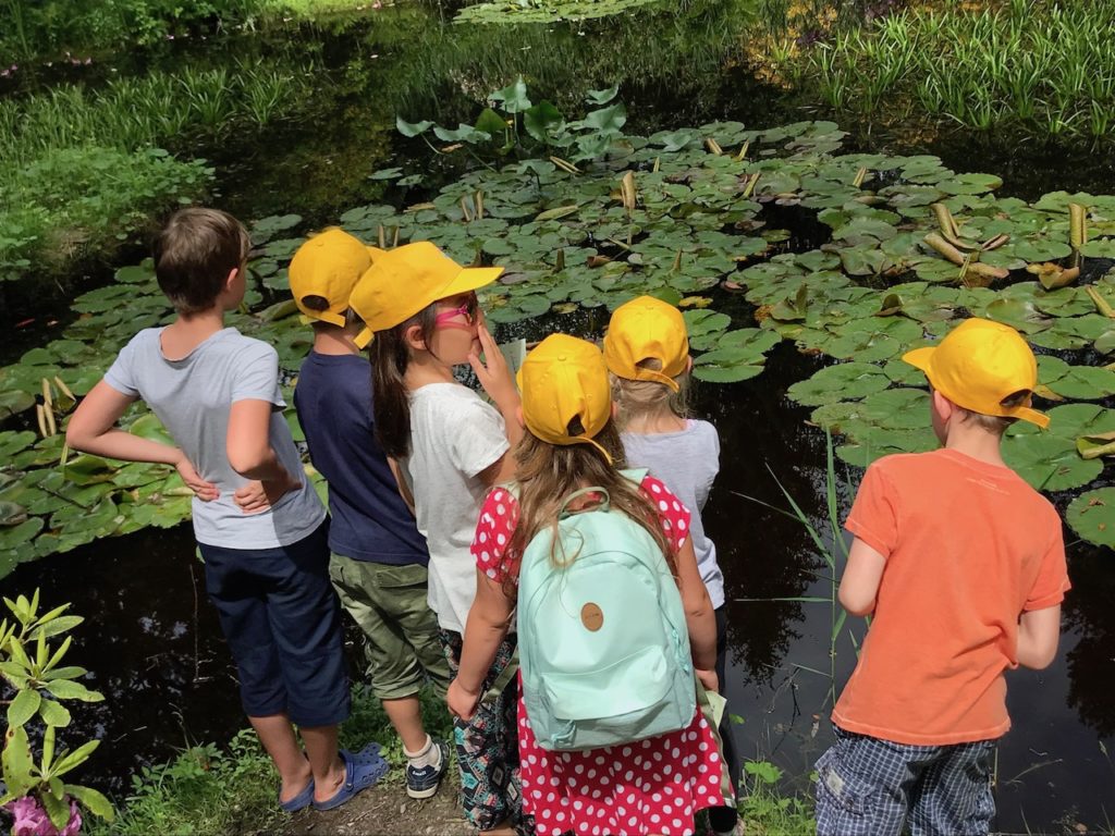 Клуб "Хочу всё знать!" - это новые знания, экскурсии в музеи, ботанический сад и другие интересные открытия. (skaska.ch)