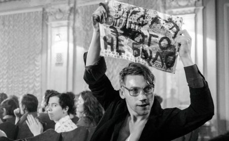 «Лето» — ответ «Ла-Ла Ленду» или мюзикл Серебренникова?