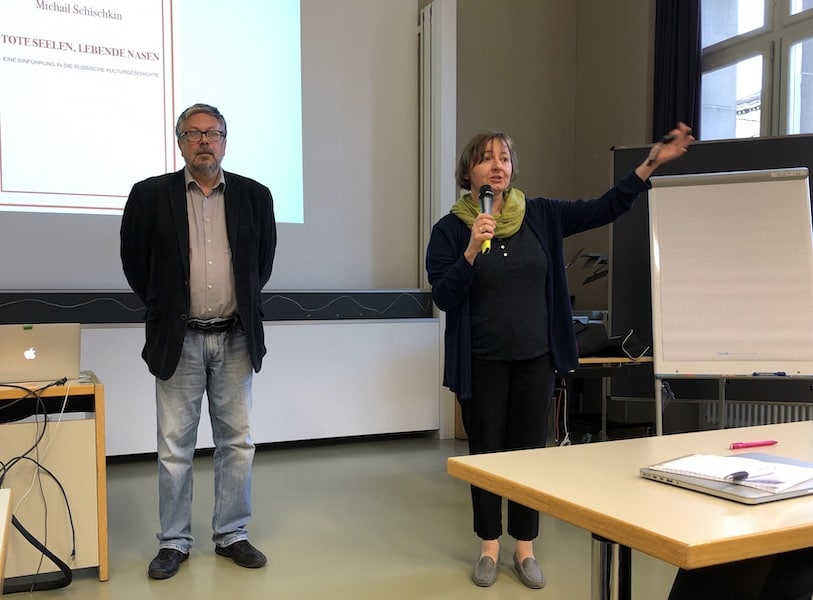 Студенческим проектом "Сетевой журнал SlavicumPress" на Славянском семинаре Цюрихского университета руководит доктор филологических наук, литературовед Ольга Буренина-Петрова.