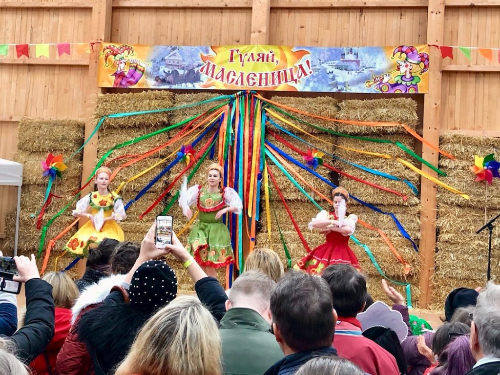 Масленица пела в Швейцарии на разных языках