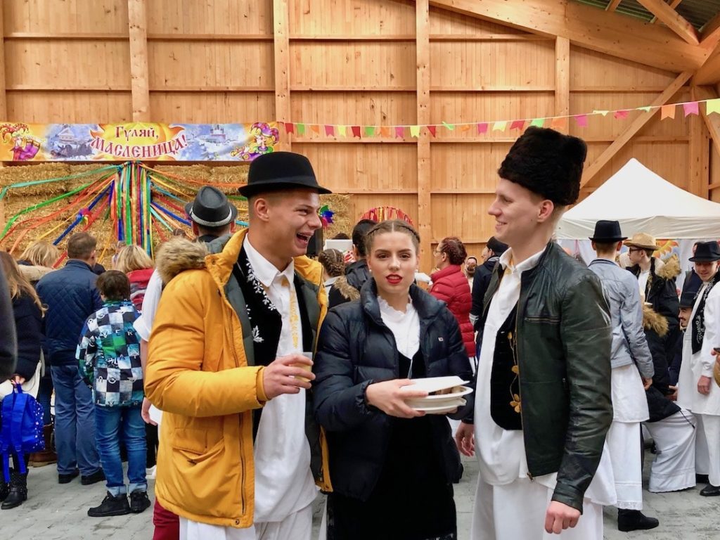 Масленица пела в Швейцарии на разных языках