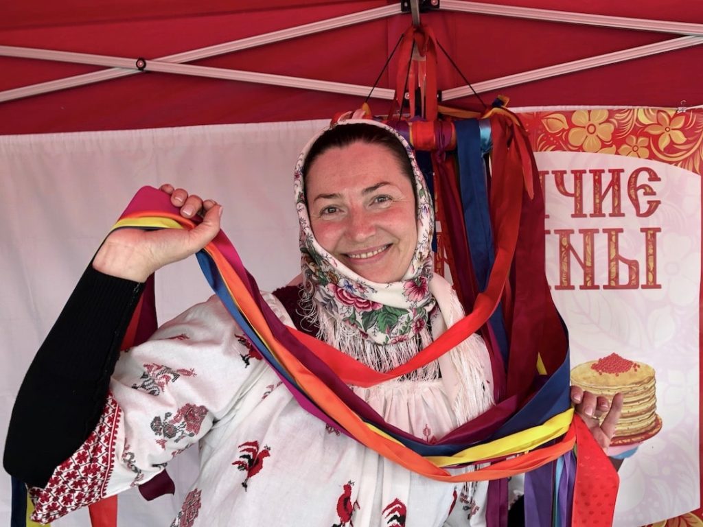 Масленица пела в Швейцарии на разных языках