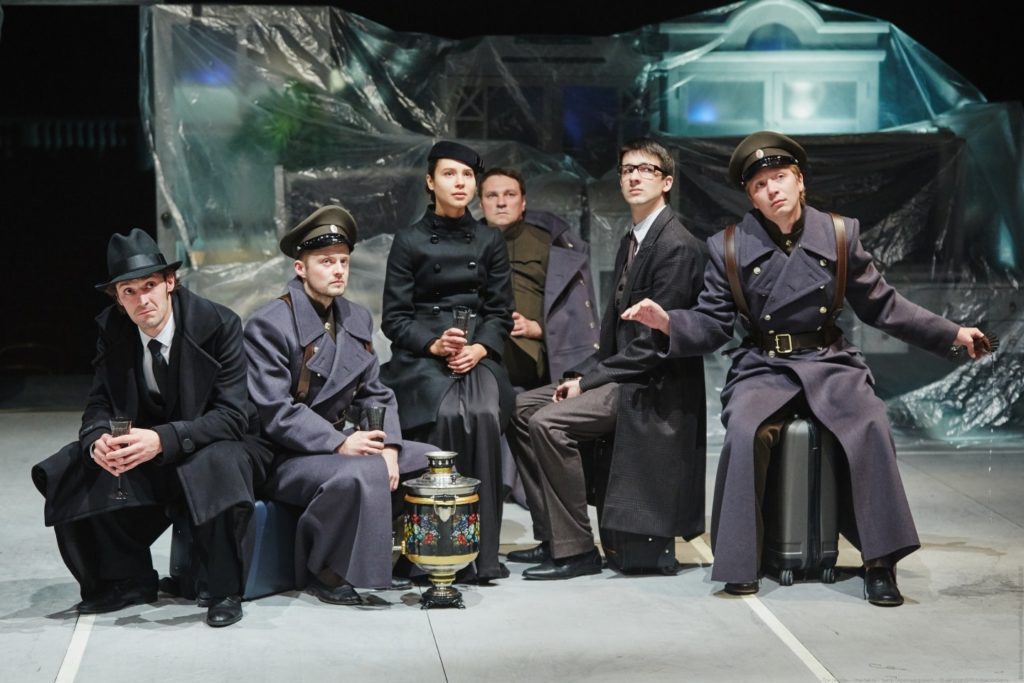 Новосибирский театр «Красный факел». Спектакль "Три сестры" по пьесе Антона Чехова в постановке Тимофея Кулябина. https://red-torch.ru/)