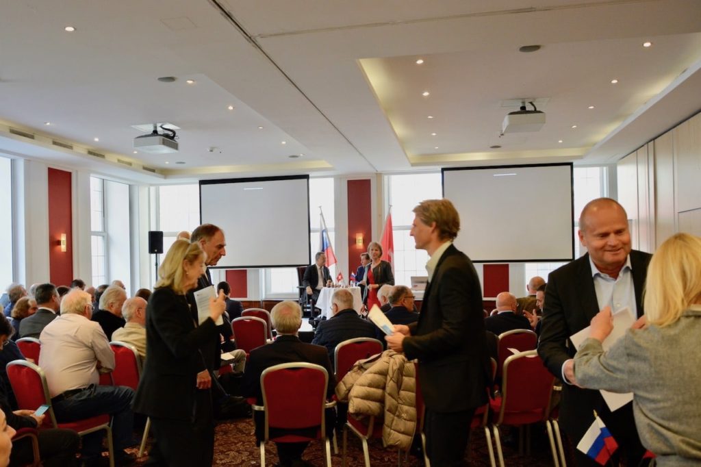 Швейцарско-Российский Форум заявляет о стремлении помогать развитию социального благополучия и устойчивой экономики Швейцарии и России. (forall.swiss)