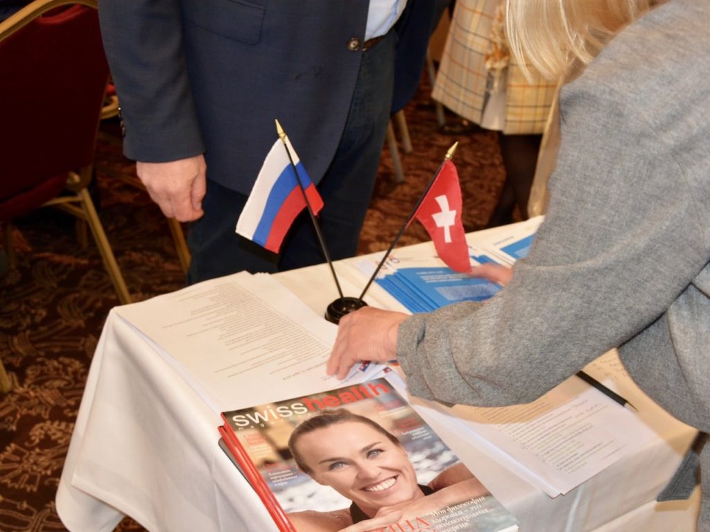 Участвовать в дискуссии "Замораживание отношений между Россией и Западом — затронет ли Швейцарию холодный фронт?" пожелали более ста человек. (forall.swiss)