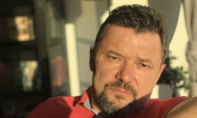 Писатель Всеволод Берншнейн: одно рукопожатие лучше тысячи лайков