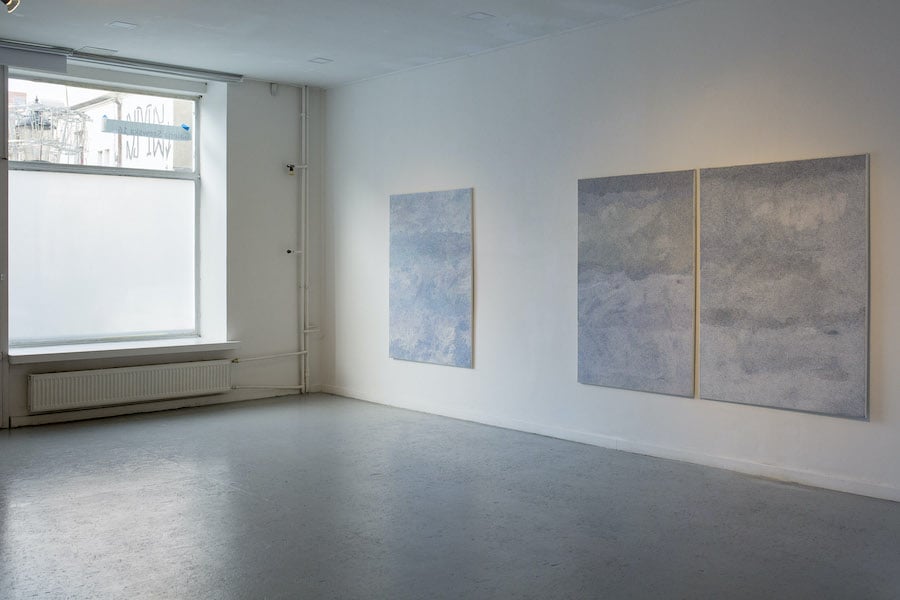 Работы Вероники Мошниковой в Galeria Szewska 16 в Познани, декабрь 2020 г. (© Ewa Belańczyk-Obst)