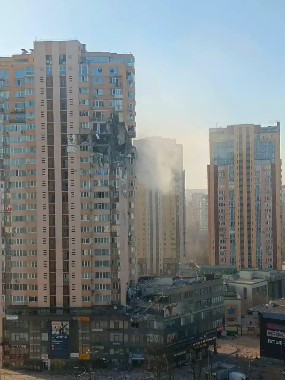 Ракета попала в жилой дом на улице Лобановского, 6а в Киеве. Прислали мне из Украины 25 февраля 2022 г.
