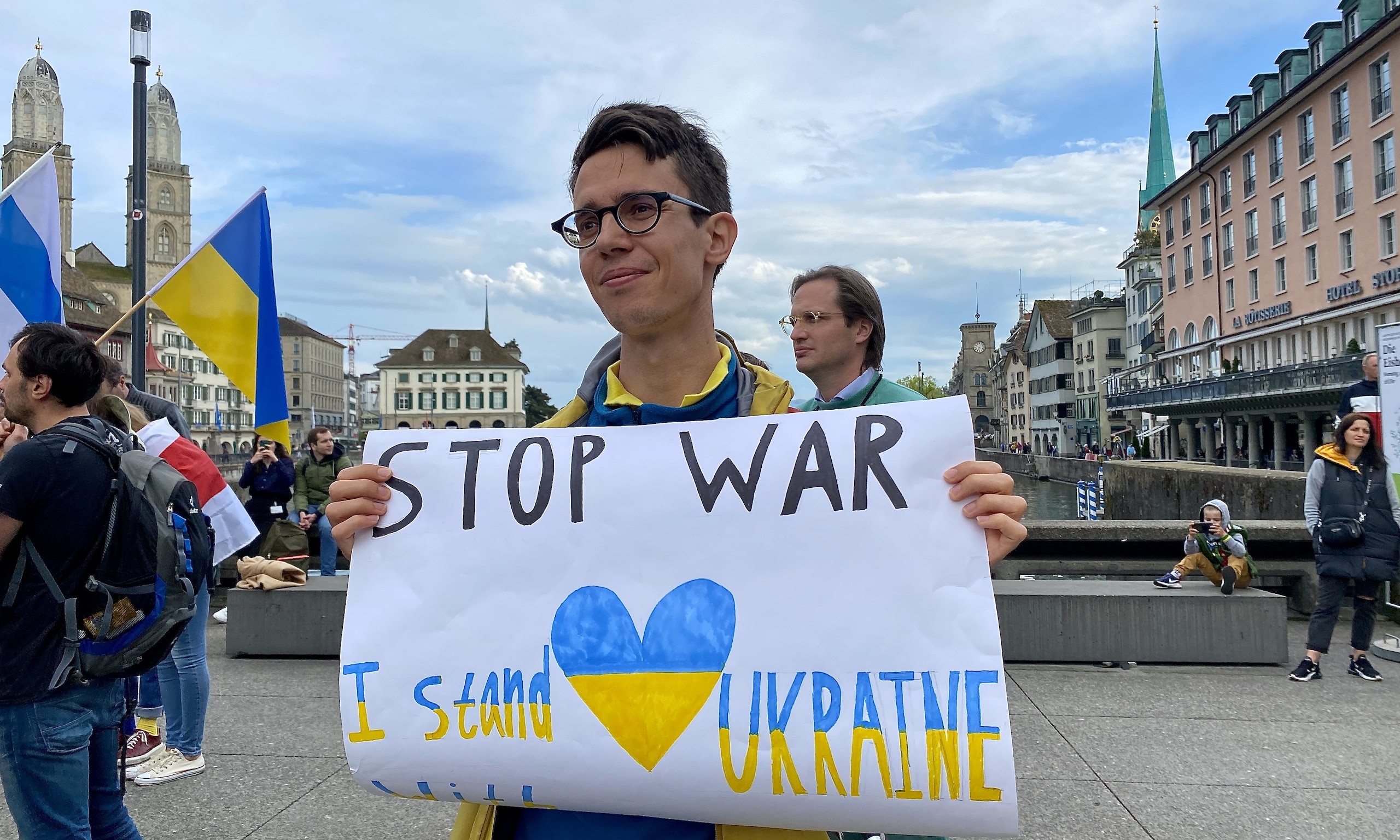 Антивоенный митинг в центре Цюриха 4 мая 2022 г. Организация за Россию будущего регулярно проводит такие акции в Швейцарии с 24 февраля этого года, когда Россия напала на Украину. (© forall.swiss)