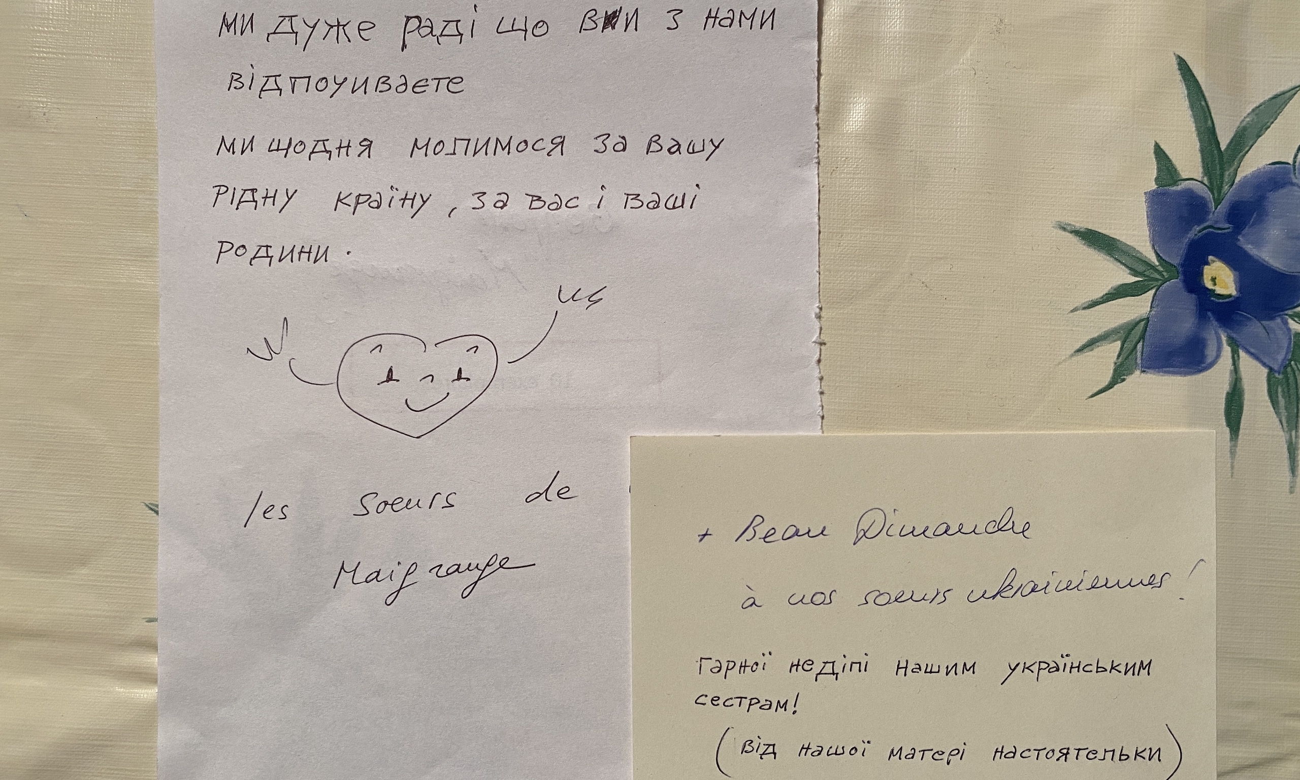 Монахини молятся за мир в Украине и поддерживают украинских гостей добрыми словами. Фрибург, 6 мая 2022 г. (© forall.swiss)