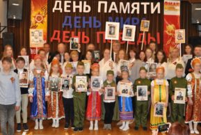Blick: Российское посольство рядит детей в солдаты