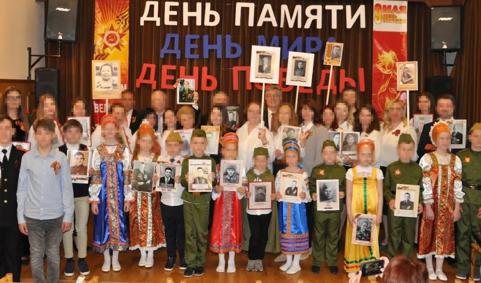 Blick: Российское посольство рядит детей в солдаты