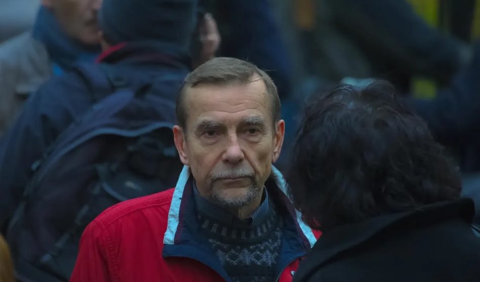 «Но выйти на улицу придется, иначе люди с оружием победят»