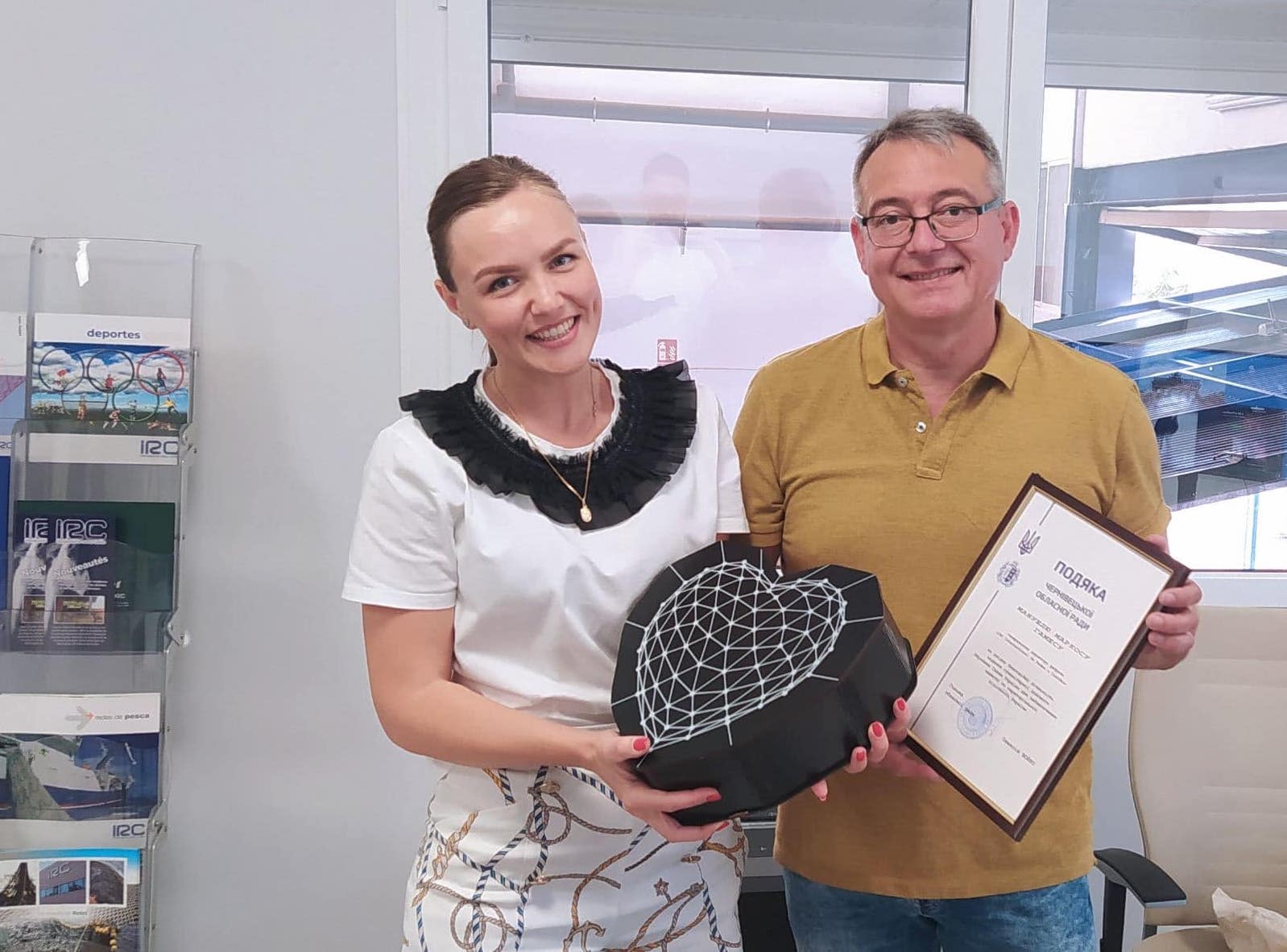 Благодарность за гуманитарную помощь от Черновицкого областного совета и волонтеров доставлена друзьям в Испанию. (© Маскувальна сітка Чернівці)