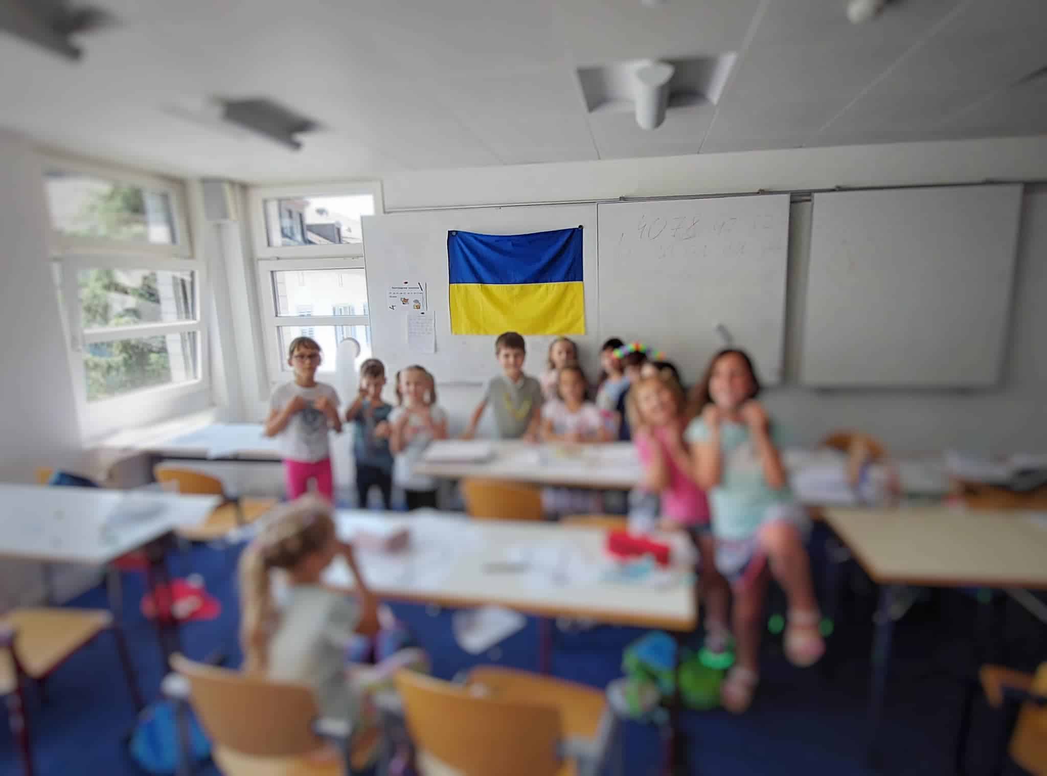 Рідна мова, традиції дарують людині почуття свободи, впевненості, захищеності. А творчість збагачує життя. / Родной язык, традиции дарят человеку чувство свободы, уверенности, защищенности. А творчество обогащает жизнь. (© Українська школа «Мрія» у Швейцарії)