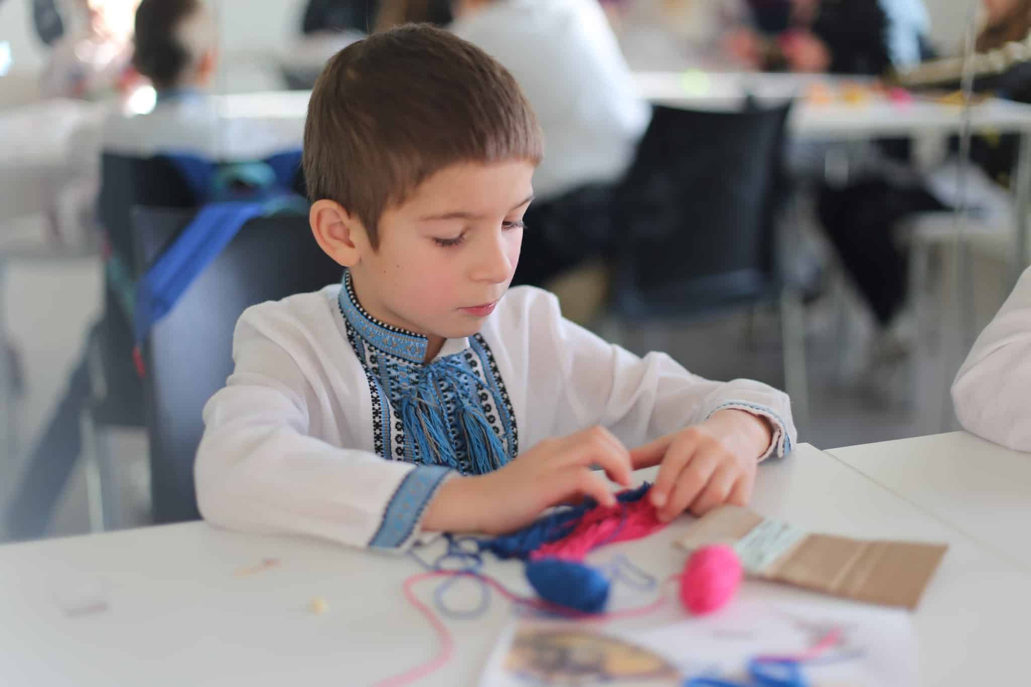 Украинская школа дополнительного образования «Мрія» открылась в Цюрихе в апреле 2022 года. Благодаря поддержке английской Hull’s School, украинская школа располагает уютными классами в центре города (Seehofstrasse 6, 8008 Zürich). В школе более 140 учеников. (© Українська школа «Мрія» у Швейцарії)