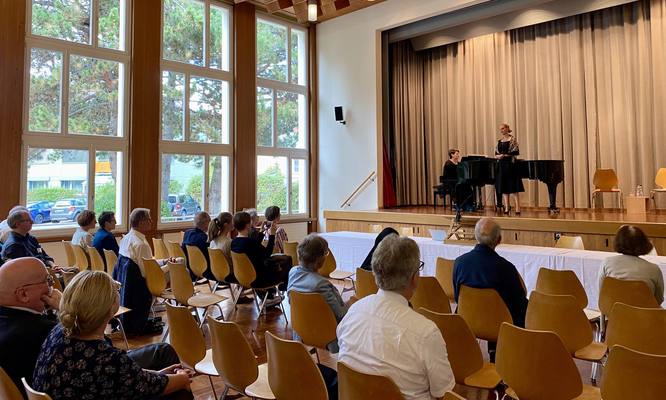 Подарками к 50-летию G2W стали прекрасная музыка и выставка икон. Кур, 10 сентября 2022 г. (© forall.swiss)