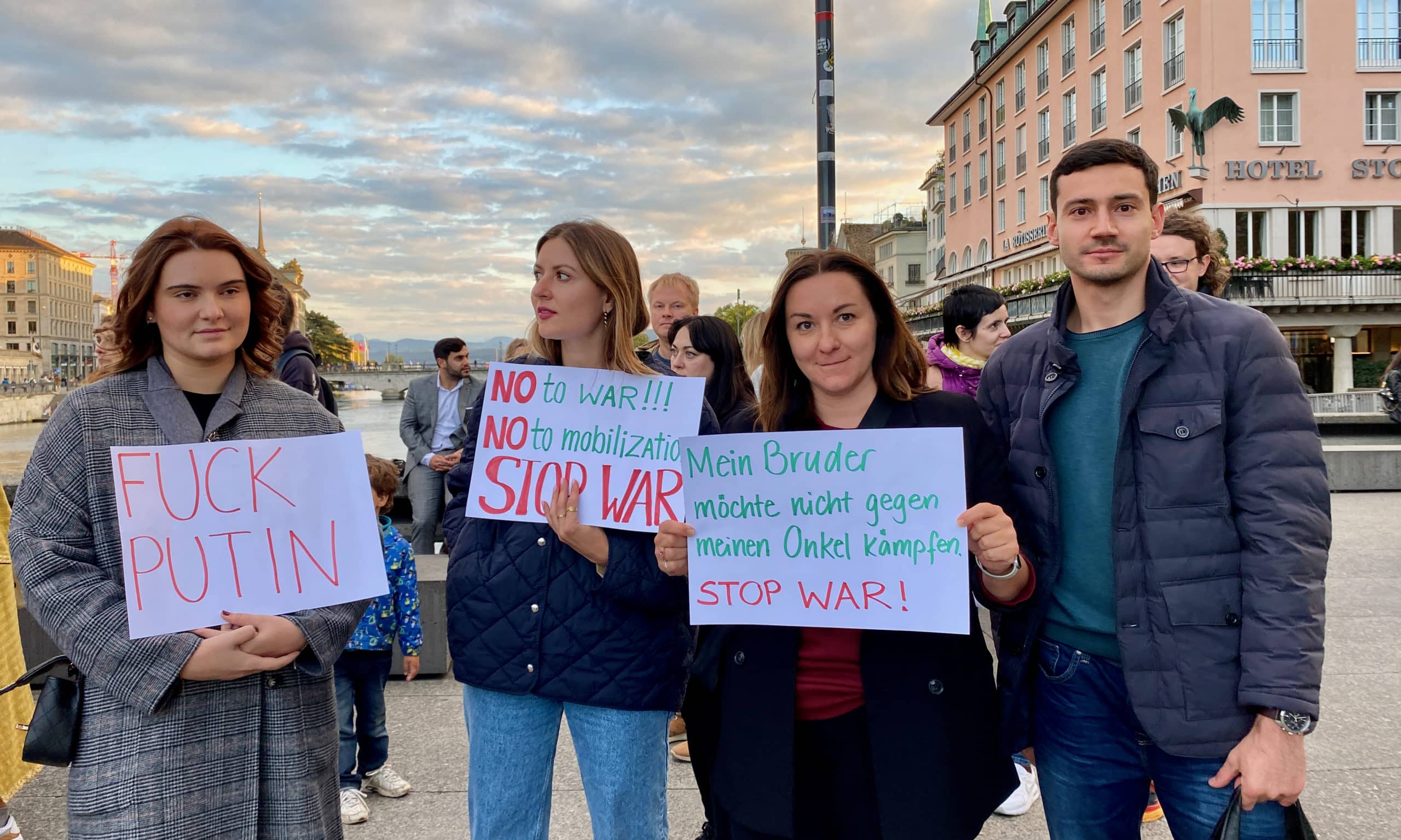 Ожидается, что за пределами России скоро могут оказаться сотни тысяч российских отказников от войны. Цюрих, 21 сентября 2022 г. (© forall.swiss)