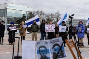 «Кто не в тюрьме, сам несвободен и скован цепями страха»