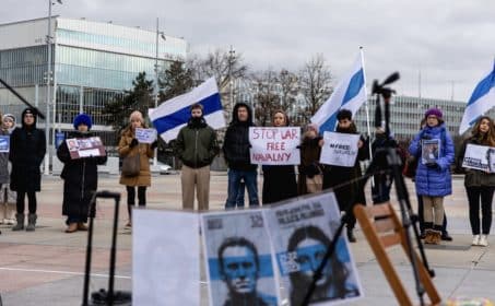 «Кто не в тюрьме, сам несвободен и скован цепями страха»