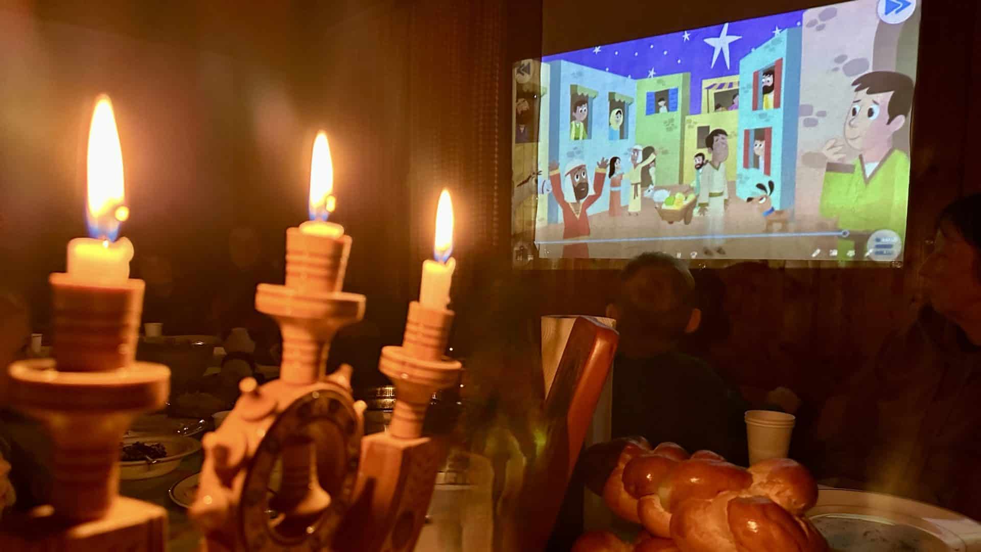 8 січня 2023 року цюрихський осередок Пласту відсвяткував «Різдв’яну Свічечку» у лiсовiй скаутській хатинці. / 8 января 2023 года цюрихский центр Пласта отпраздновал «Рождественскую Свечечку» в лесной скаутской избушке. (© forall.swiss)