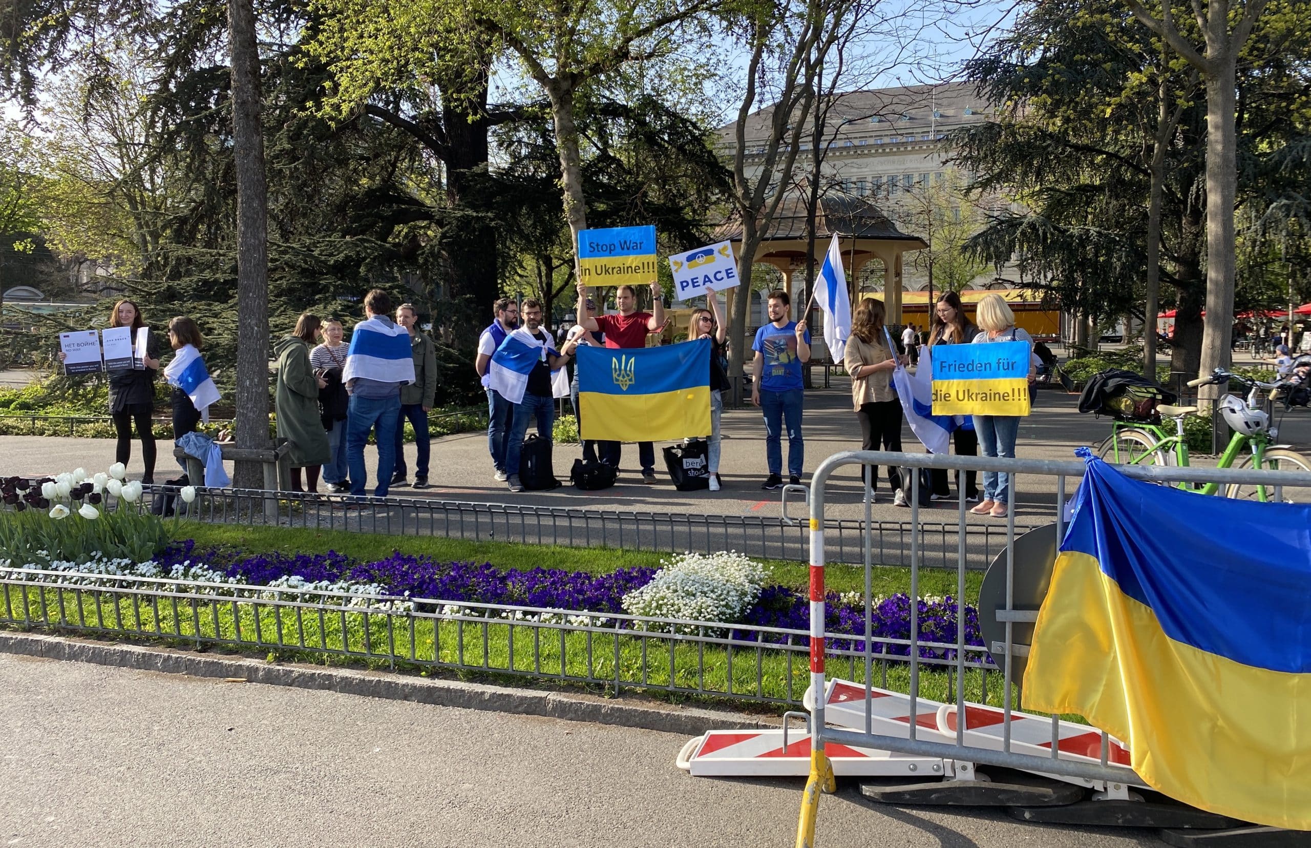 На митинге солидарности с Украиной в Цюрихе. 13 апреля 2022 г. (© forall.swiss)
