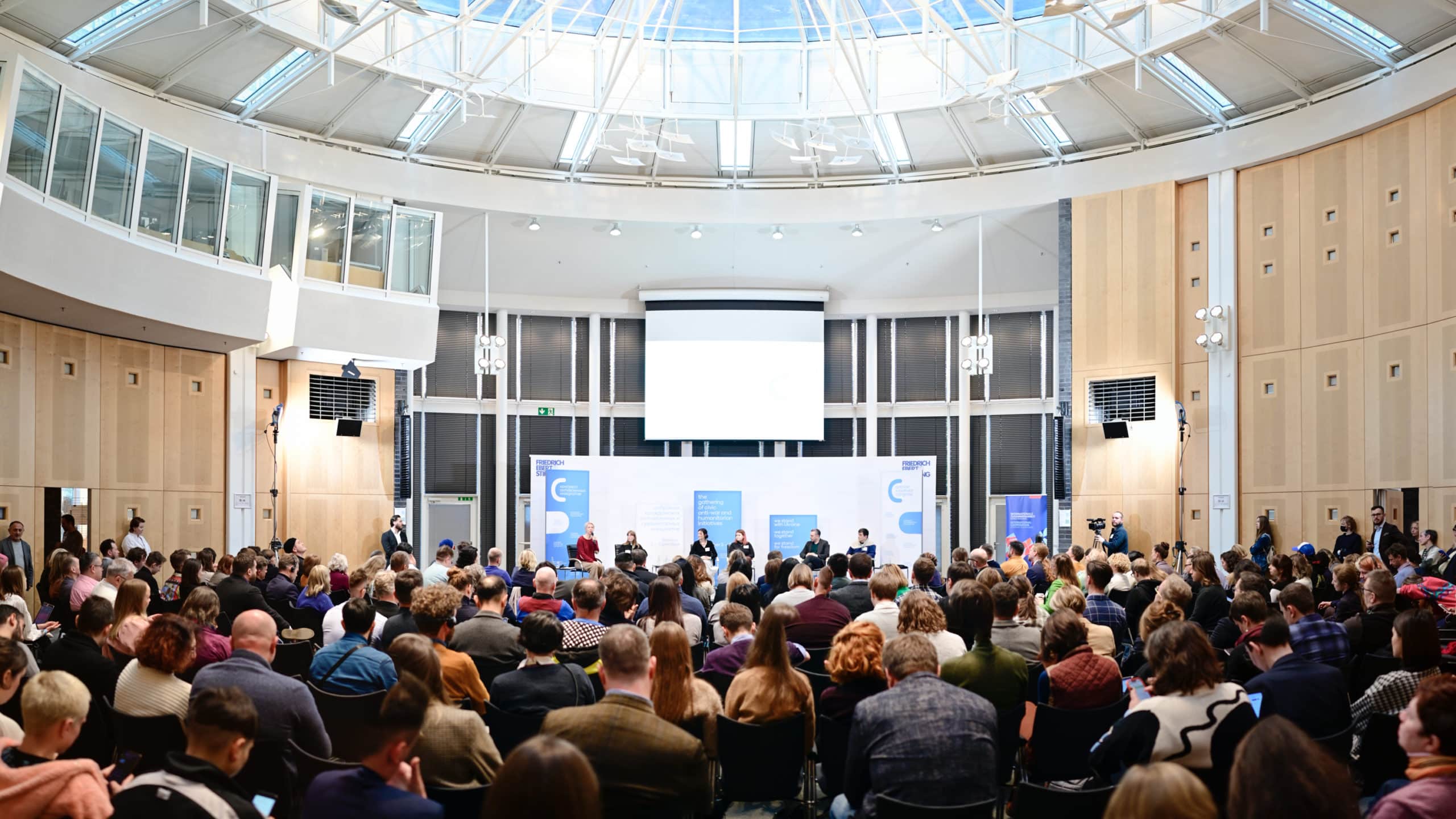 Конгресс гражданских антивоенных и гуманитарных инициатив. Берлин, 3 и 4 декабря 2022 г. (© antiwar.in) 