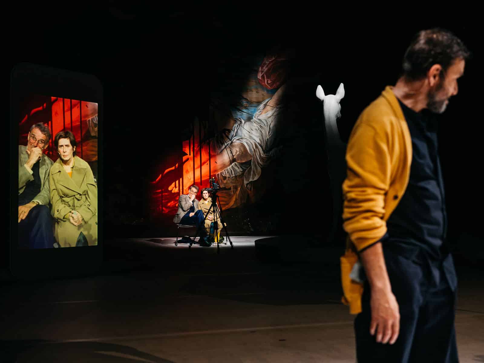 «Антигона в Буче». Режиссер Стас Жирков. Драматург Павел Арье. Маттиас Нойкирх, Карин Фамматта, Мишель Нойншвандер. (© Schauspielhaus Zürich, Philip Frowein)