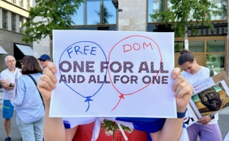 Швейцария для всех и желтое на голубом