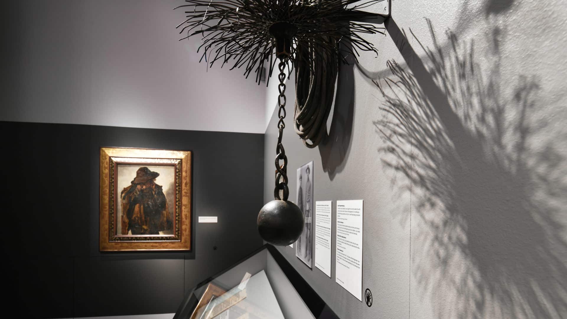 На выставке «Рыжая Зора и черные братья» в Швейцарском национальном музее в Цюрихе. (© Швейцарский национальный музей)