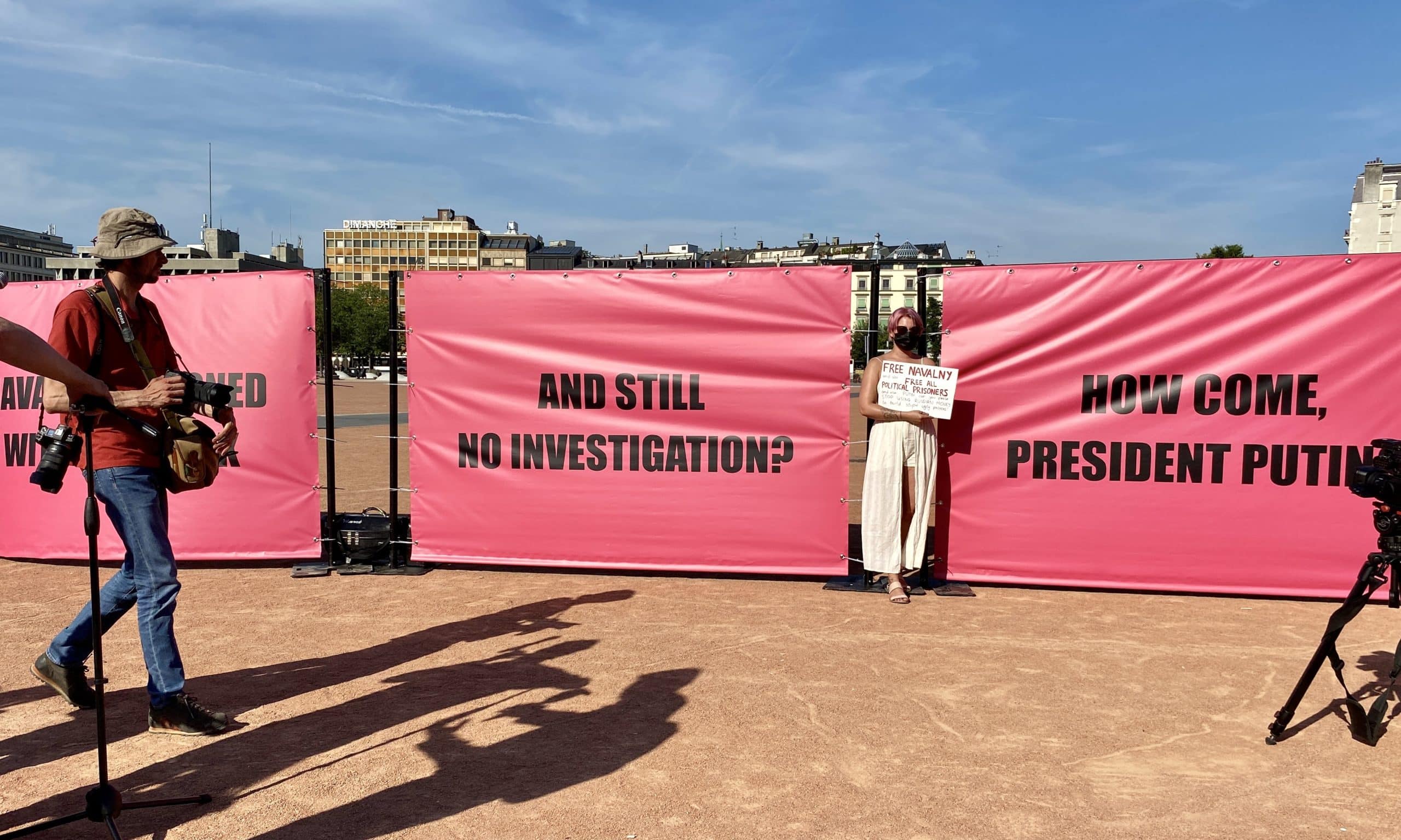 Участники митинга призывают освободить российских политзаключенных и расследовать покушение на убийство Алексея Навального «Новичком». Женева, 15 июня 2021 г. (© forall.swiss)