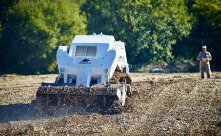 Швейцарский ликвидатор мин Digger D-250 для Украины