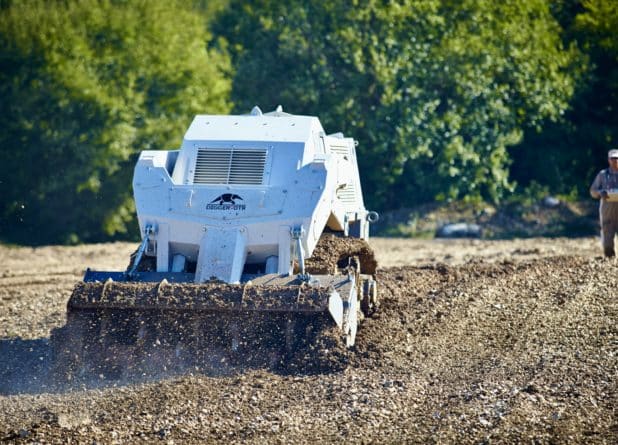 Швейцарский ликвидатор мин Digger D-250 для Украины