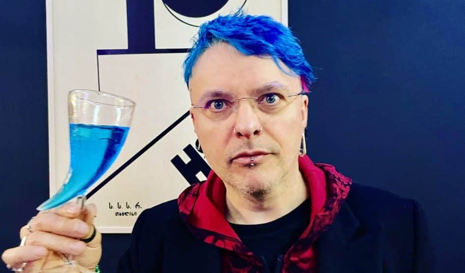 Александр Дельфинов: «…Джентльмен с головы до пят… А Україну бомбят»